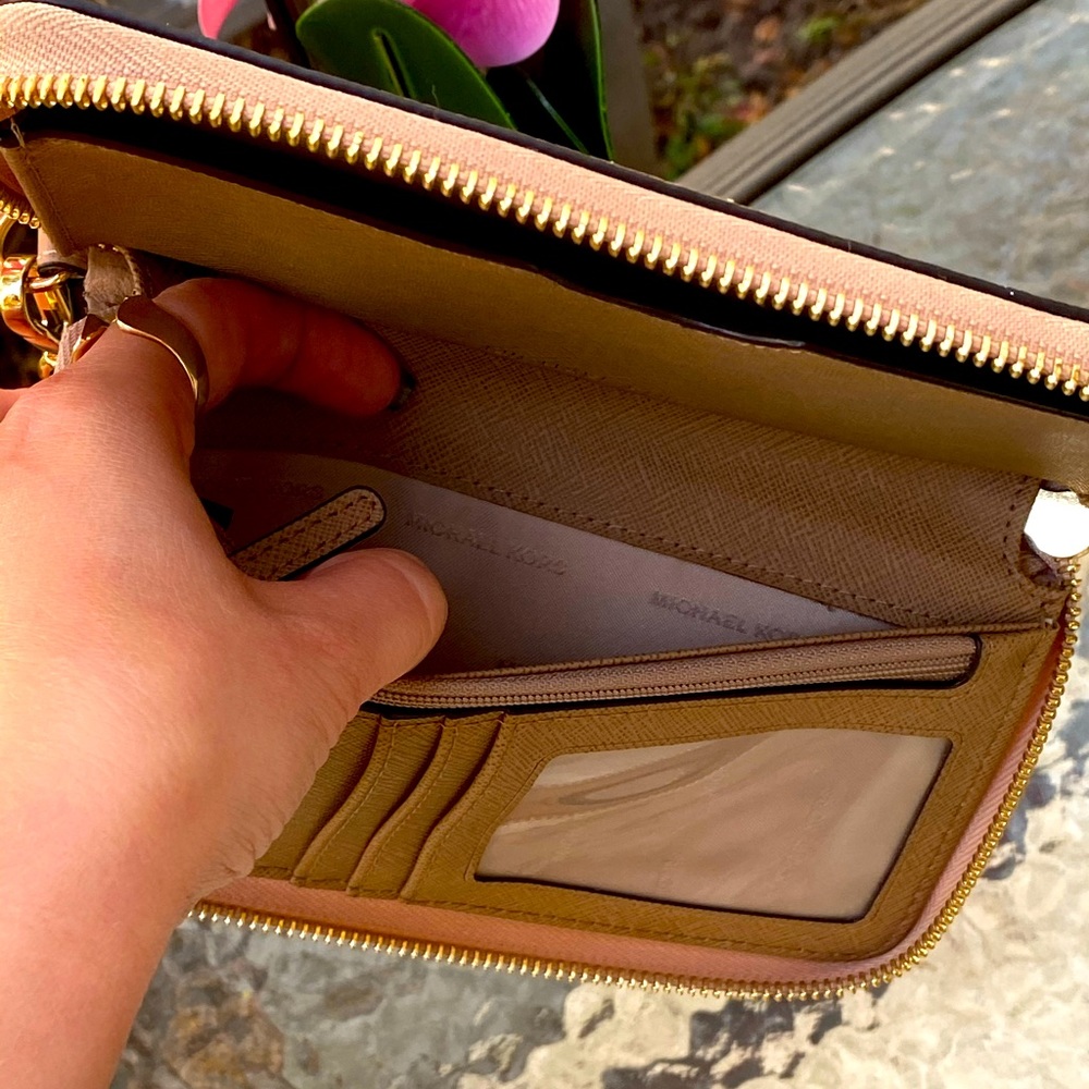 Michael Kors Light Pink Leather Wallet Wristlet - Picture 10 of 15